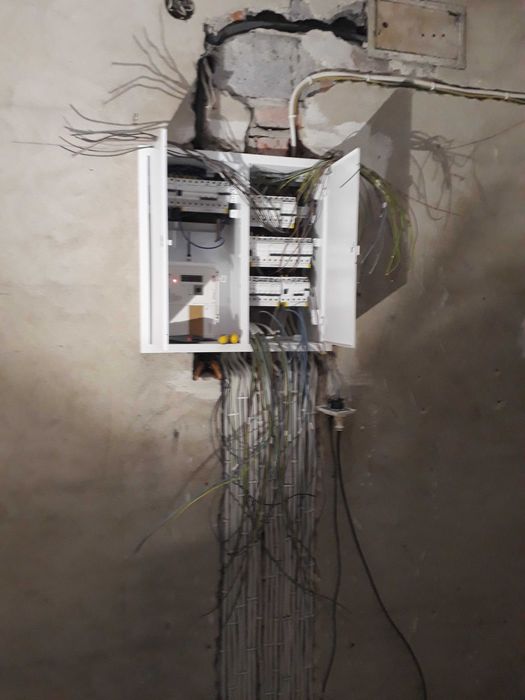 Elektryk, pogotowie elektryczne 24/7, przyłącza, domofony, monitoring