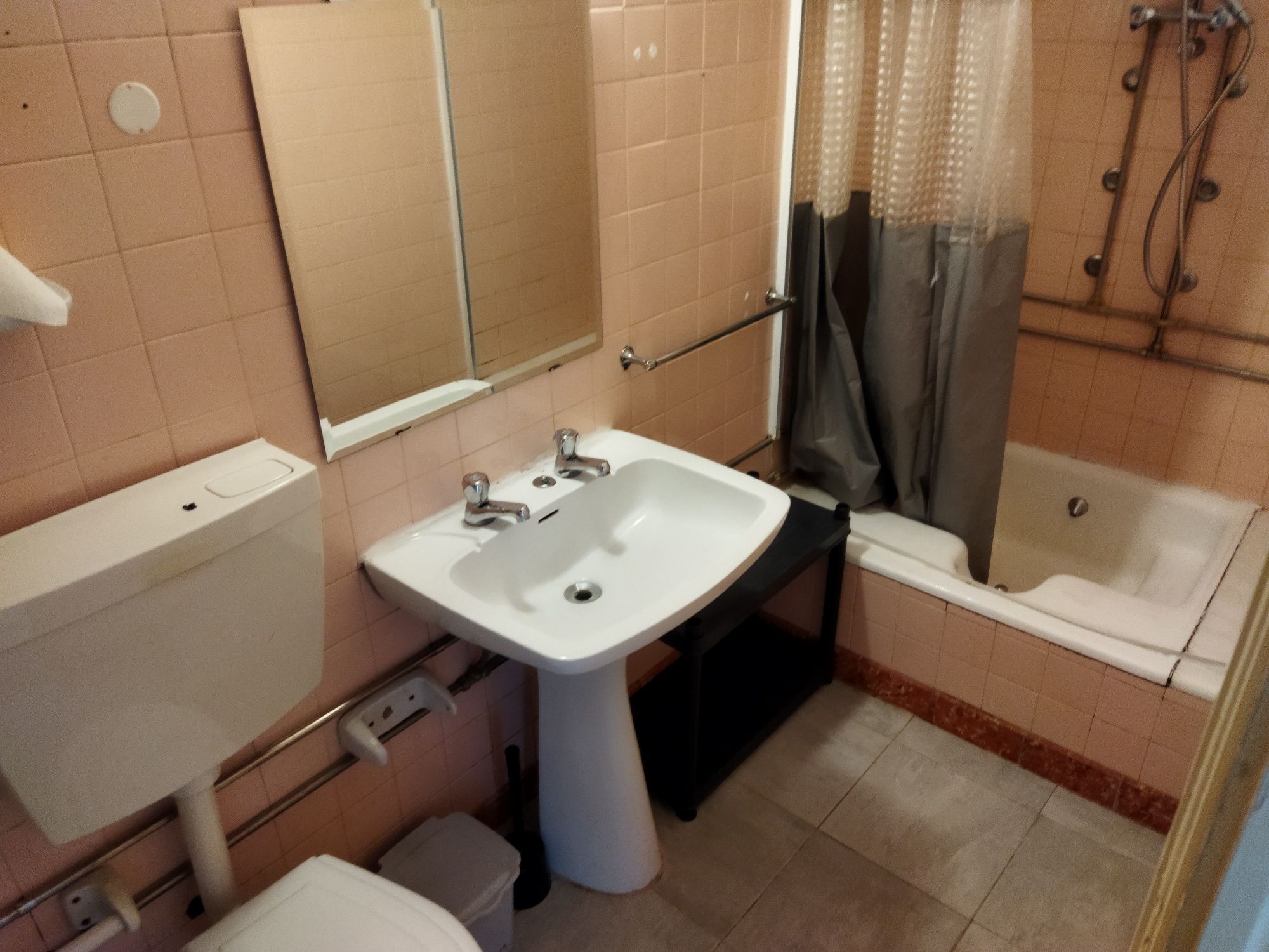 Suite a dois minutos do Giraldo por 360 Euros