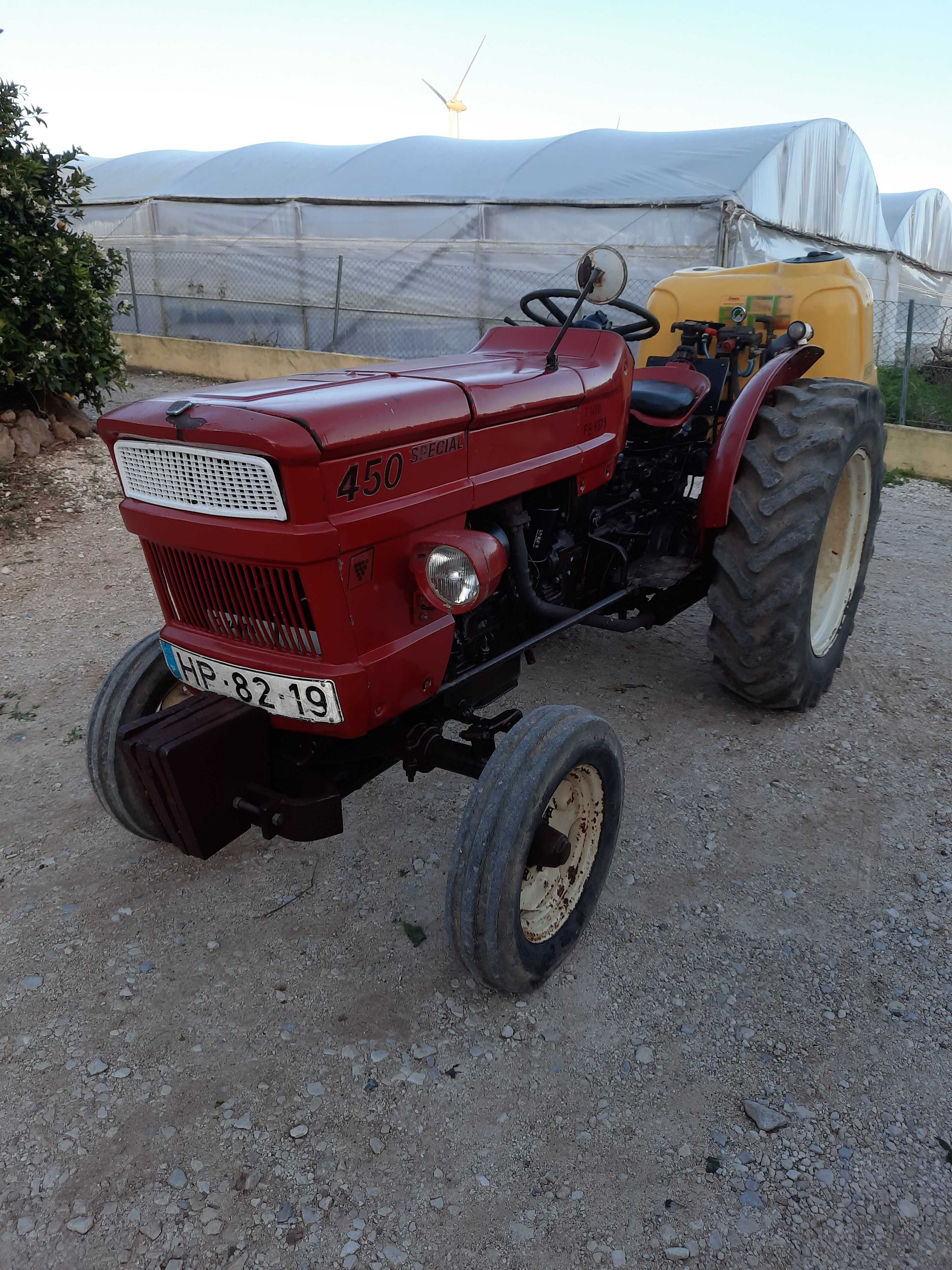 Trator Fiat 450 V com Alfaias