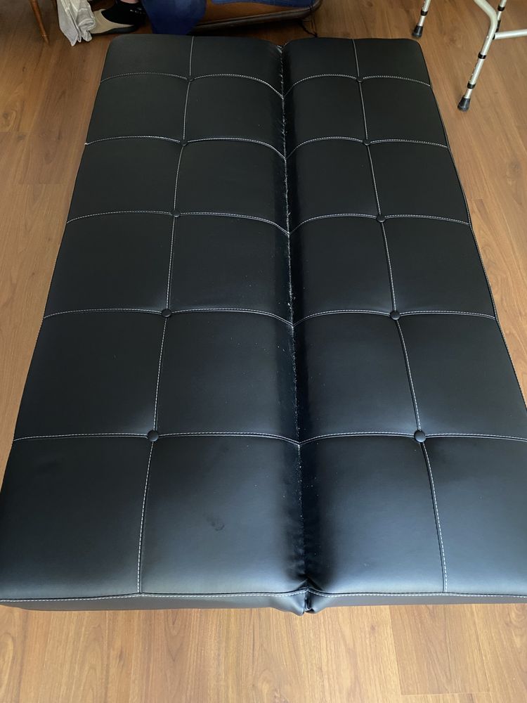 Vendo sofa cama de cor preta