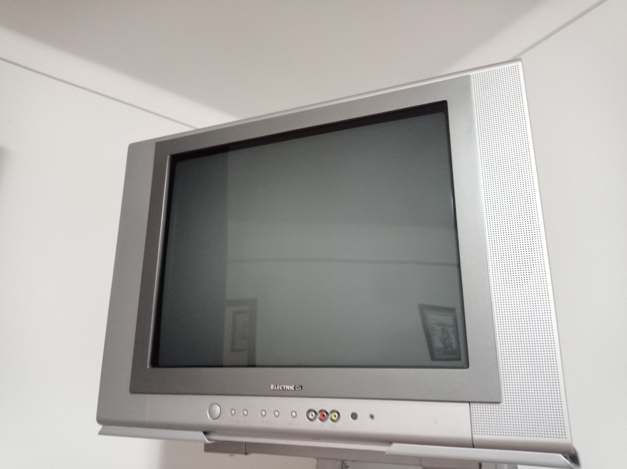 Televisão com suporte parede