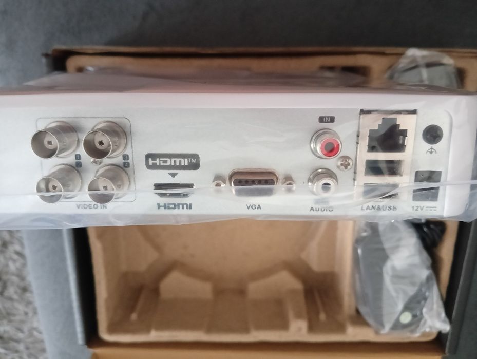 Rejestrator 4 kanałowy BCS BCS-V-SXVR0401  + 2 kanały IP