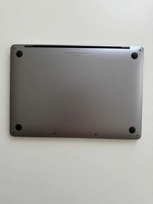 Продаю MacBook Pro (13", 2020) в ідеальному стані