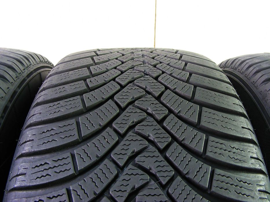 Зимова гума 235/55/18 -4 шт. Falken Eurowinter HS 01 SUV .