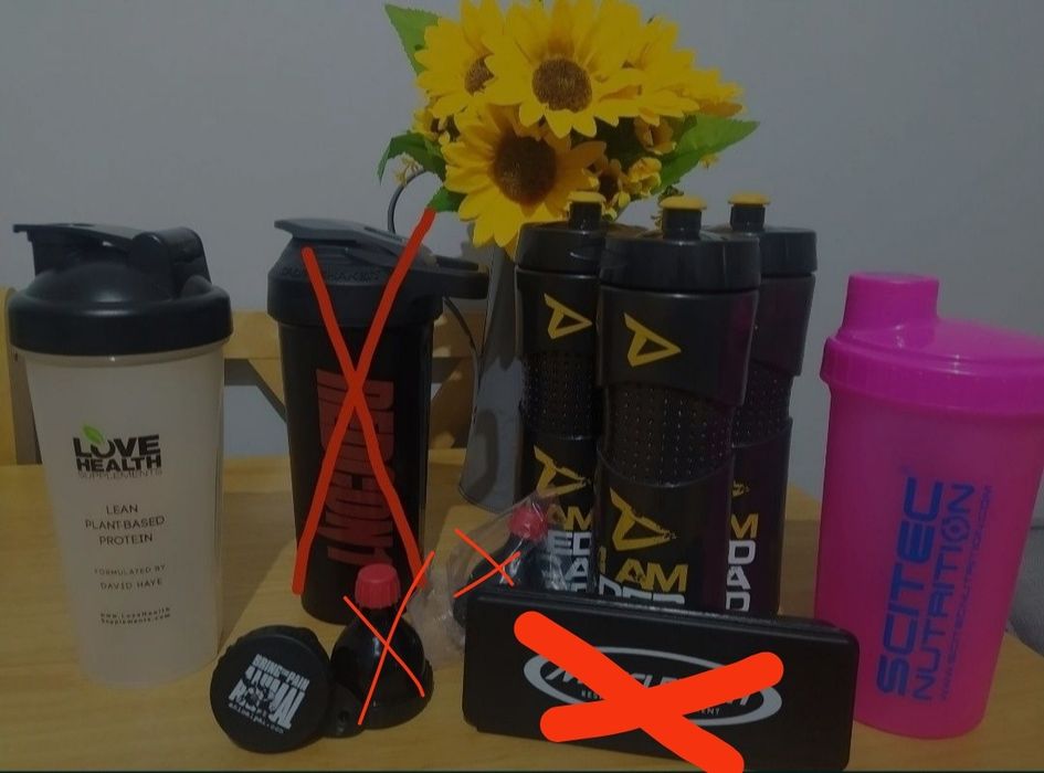 Shaker na silownie, kubki, czapki