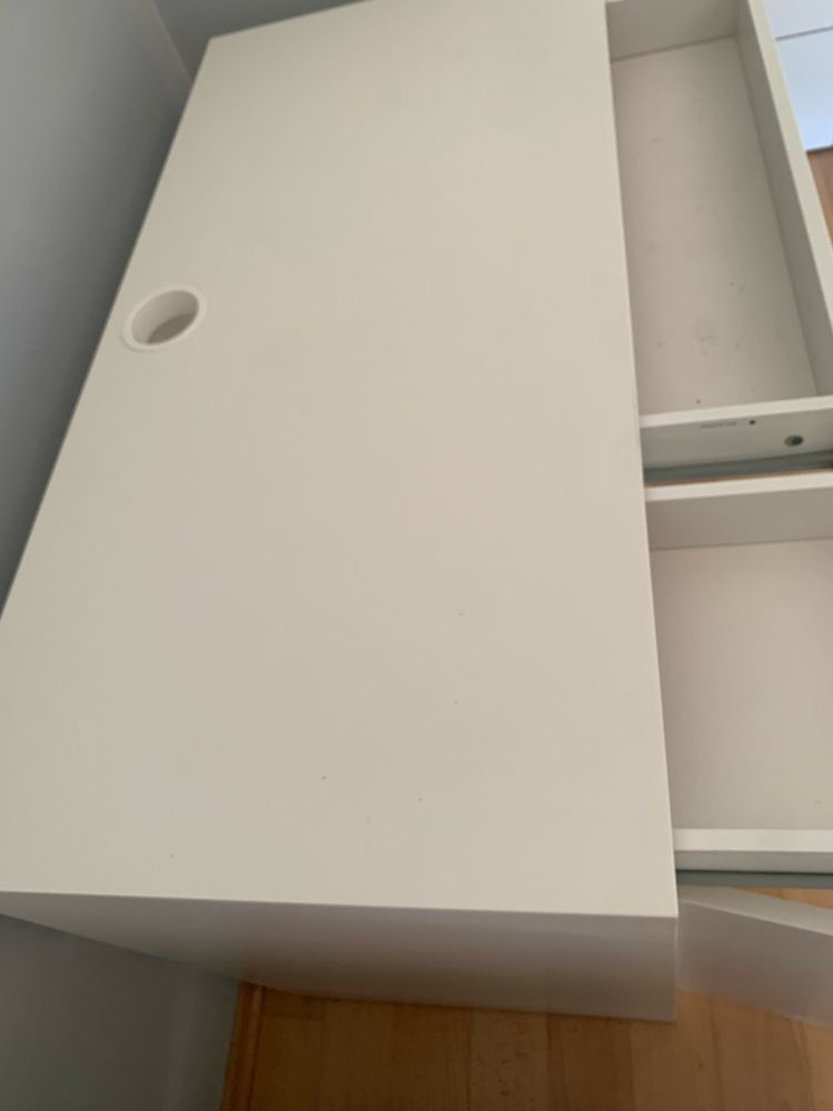 Sprzedam biurko ikea wraz z 2 krzesami