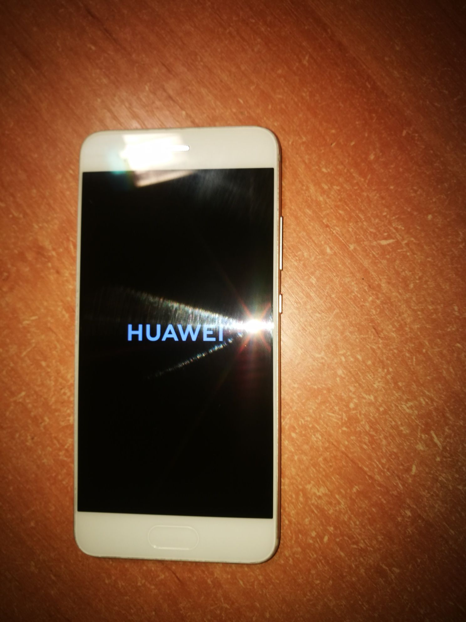 Смартфон Huawei P 10  VTR-L09  4Гб/64 ГБ с камерой LEICA