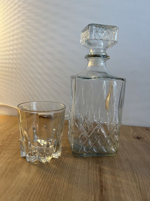 Karafka ze szklanką zestaw whisky