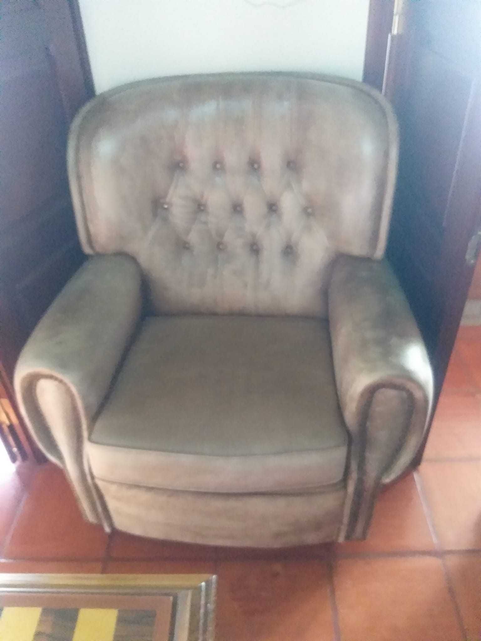 Sofá 3 Lugares + 2 Poltronas em Pele Vintage Clássico 130EUR