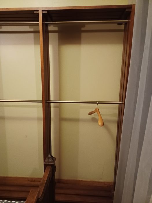 Charriot, roupeiro, guarda fatos, expositor, em madeira