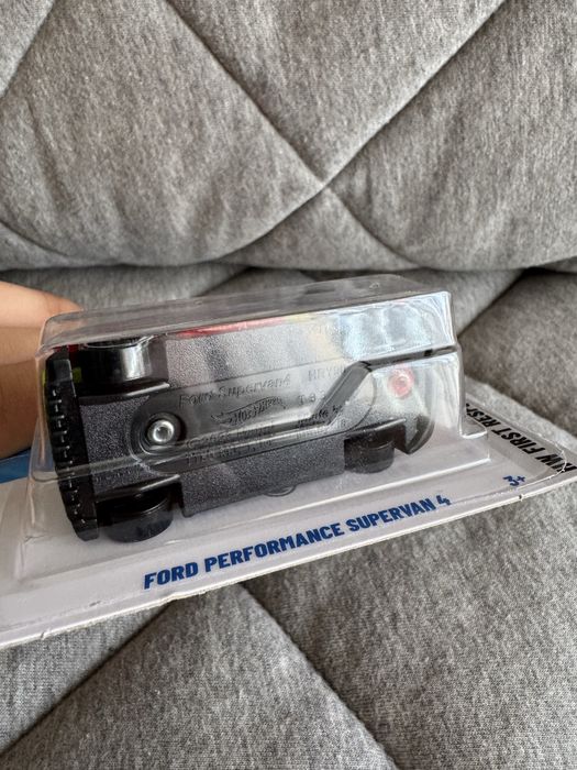Hot Wheels Ford Performance Supervan 4 TH