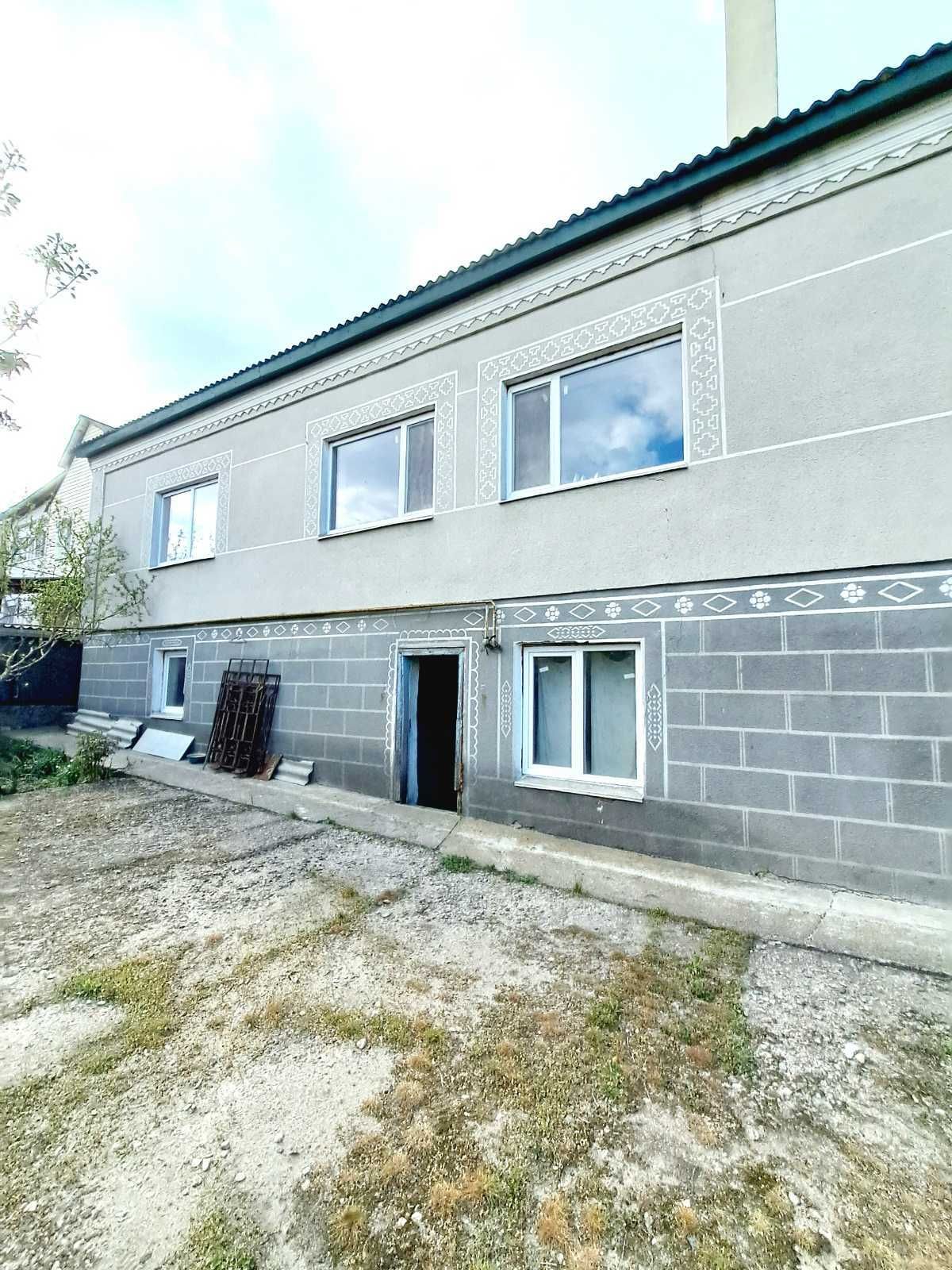 Продам міцний будинок в центрі Соколівки.