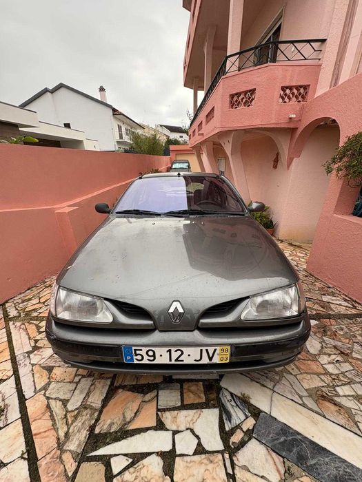 Renault Megane 1.4 1998/03 *Acidentado*