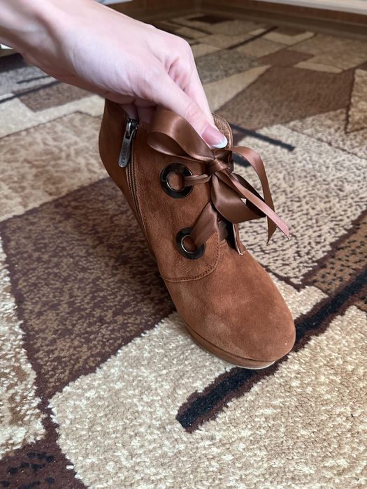 Ботінки жіночі