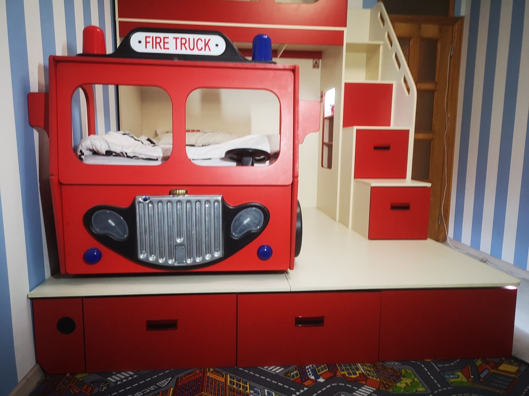 Набор мебели для детской комнаты "Пожарная часть"