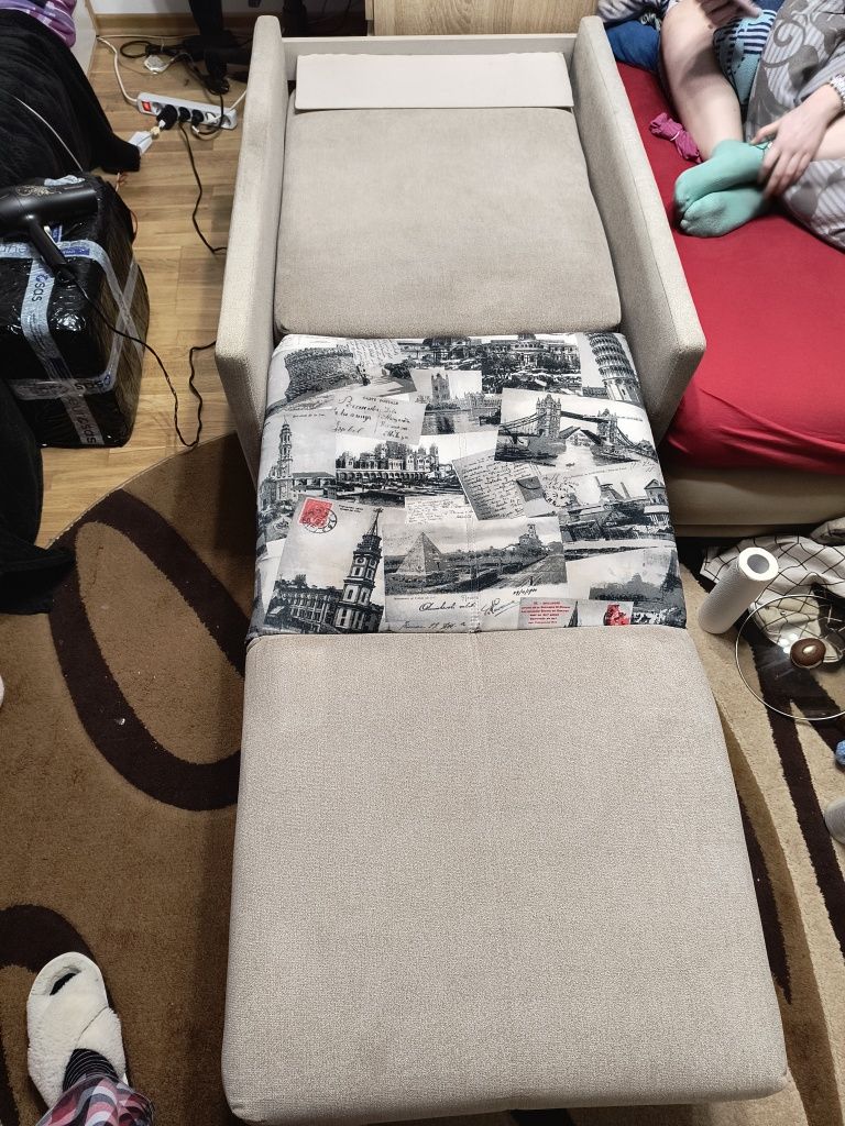 Rozkładane sofy/łóżka ze skrzynią .