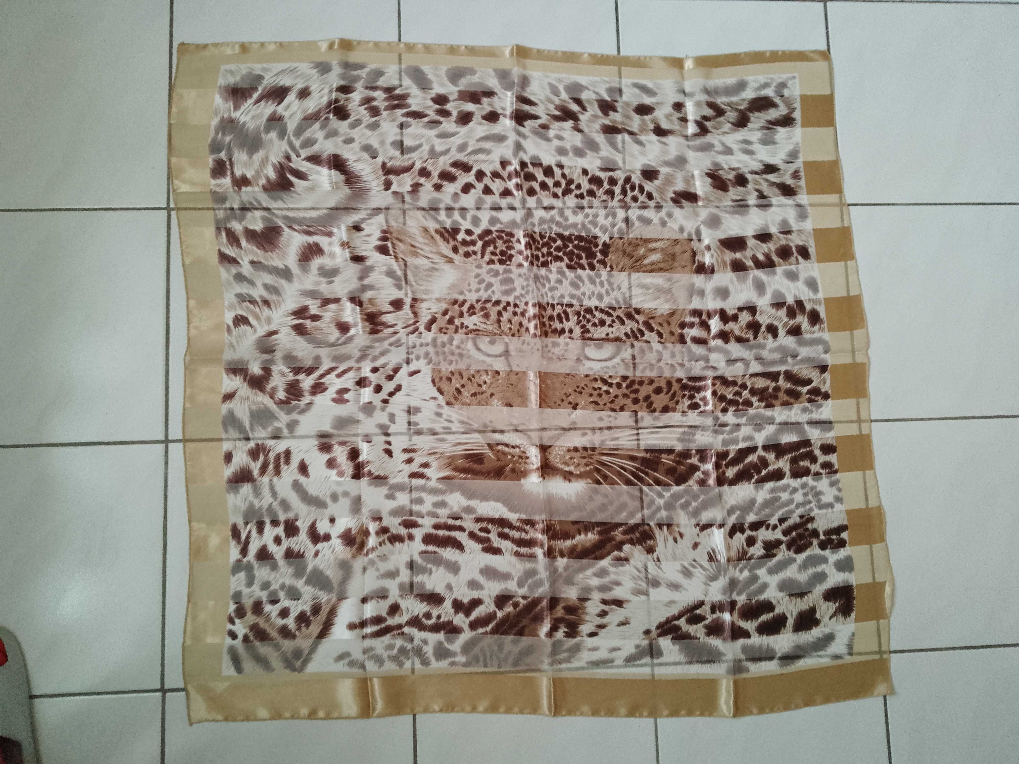 Chusta duża z tygrysem 100x102 cm