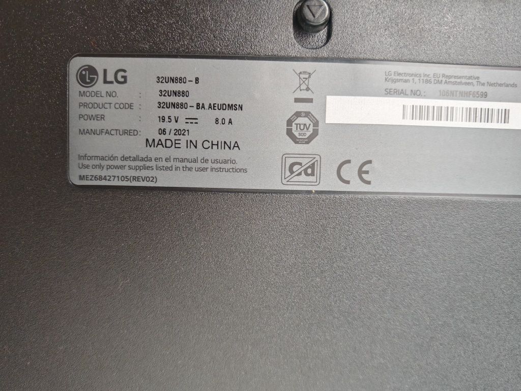 LG UltraFine 4K, 32' com braço