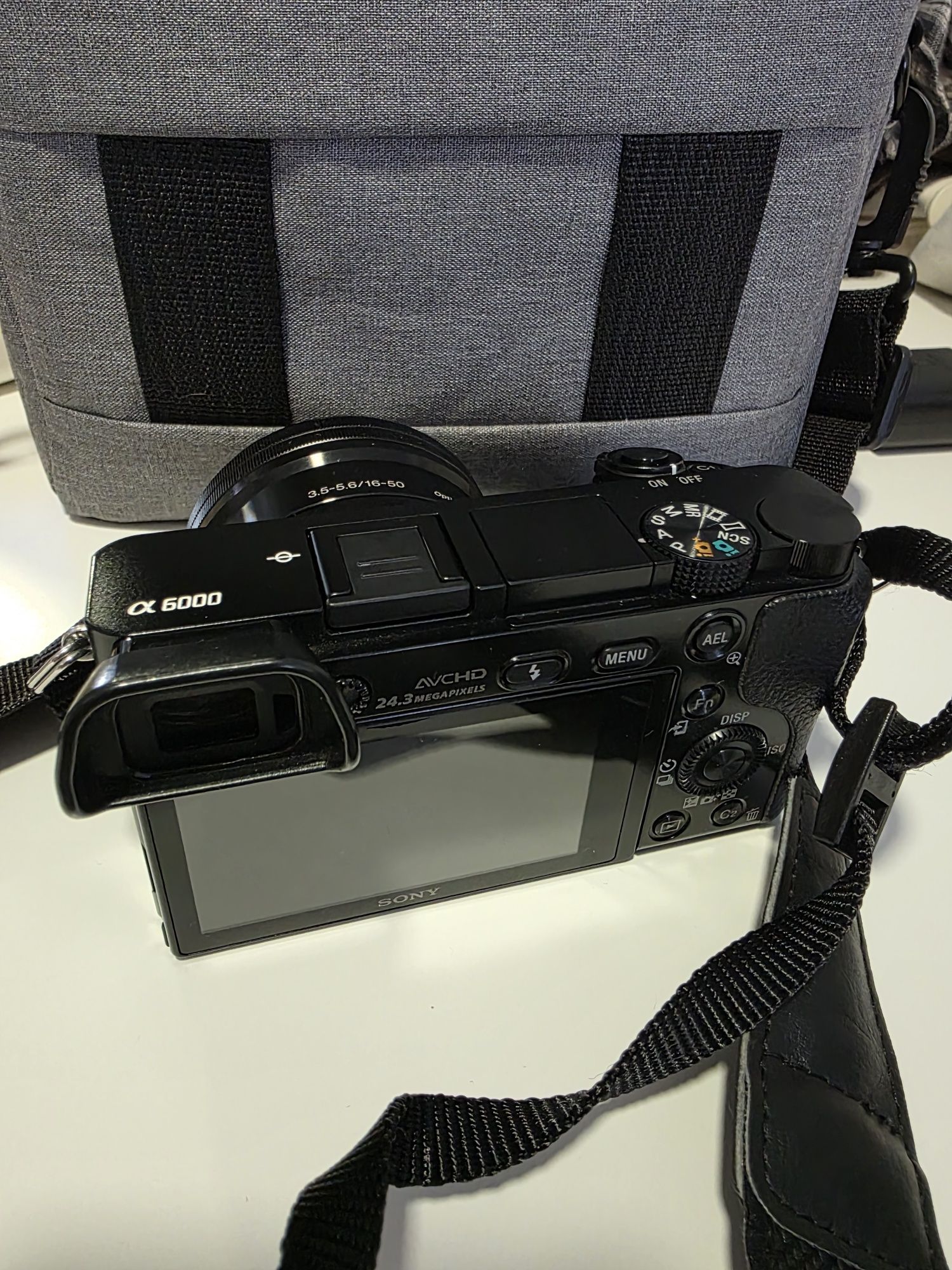 Sony Alpha 6000 (A6000) C/ lente + extras