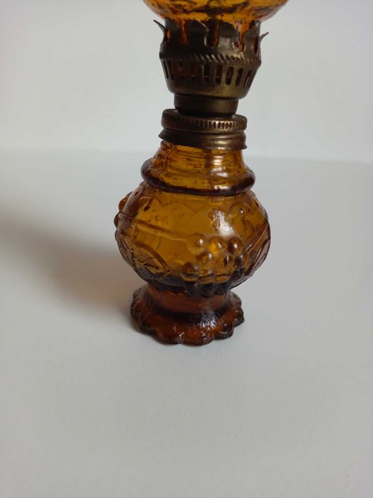 Lampka oliwna bursztynowa. Vintage