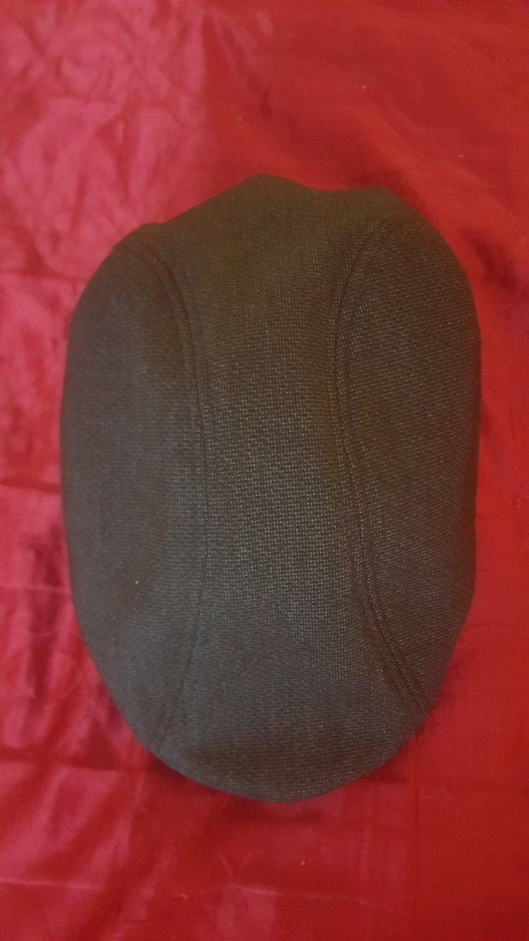 Beret z daszkiem C&A