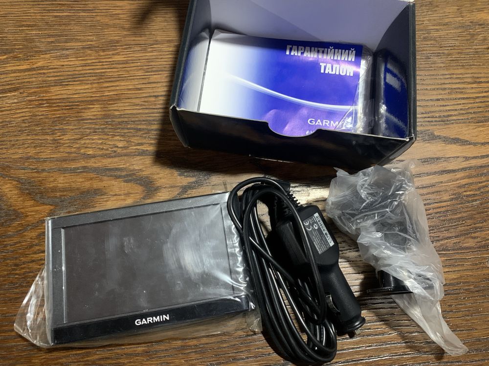 Навігатор новий Garmin nuvi 42