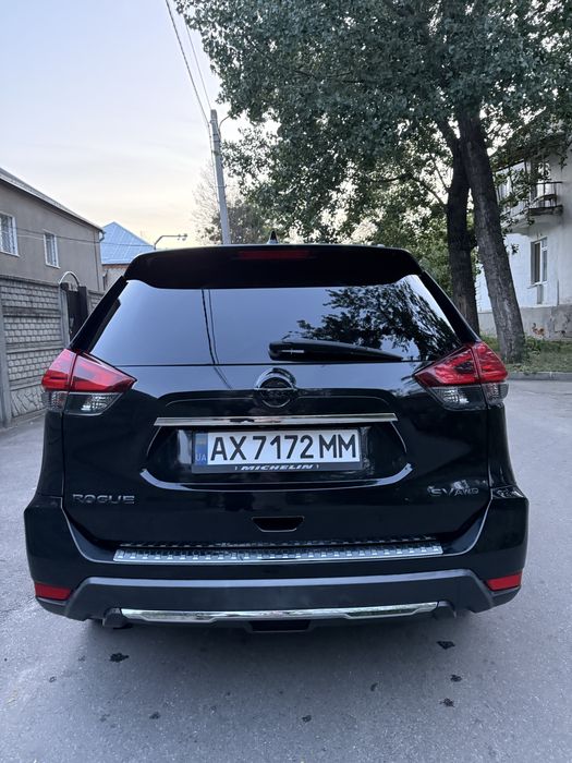 Продам автомобиль Nissan Rogue 2017 2.5 Газ