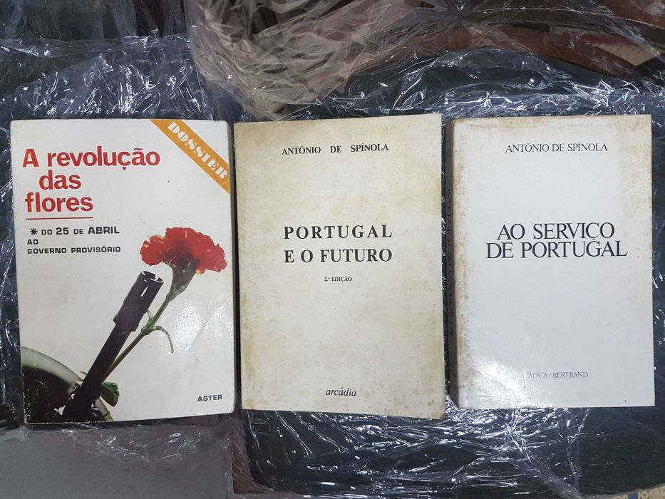 2 Livros - +Ao Serviço Portugal + Revolução Flores