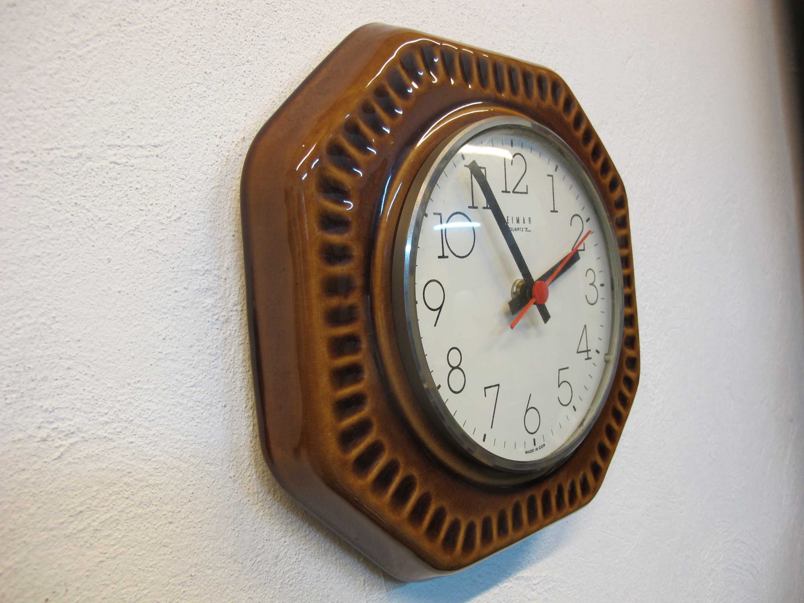 Zegar ceramiczny elektromechaniczny brązowy Weimar GDR 8-kątny