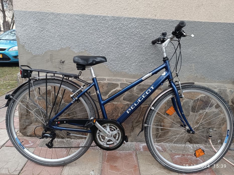 Чоловічий велосипед і жіночі