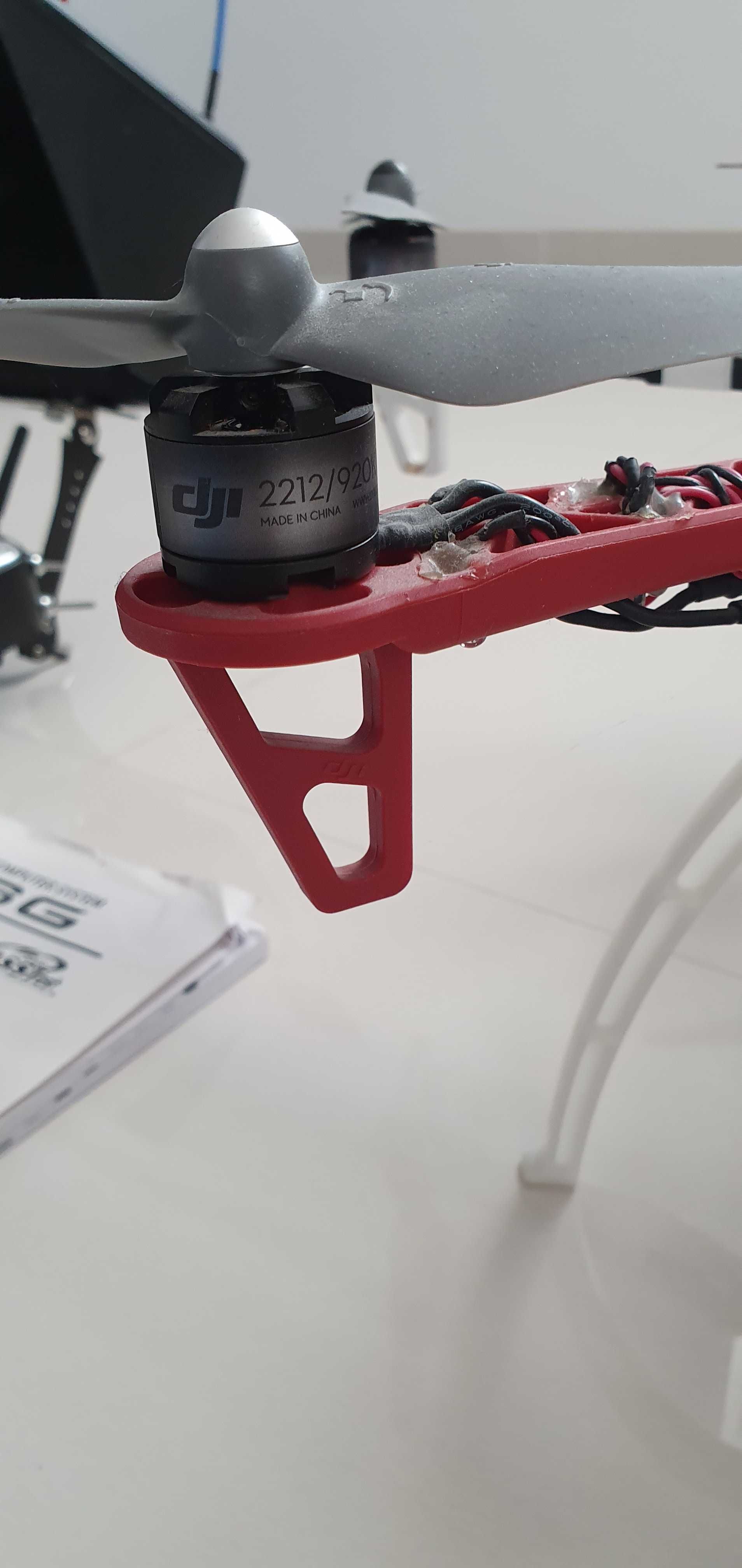 Duży Dron z Radiem , kamerą GoPro, stabilizator