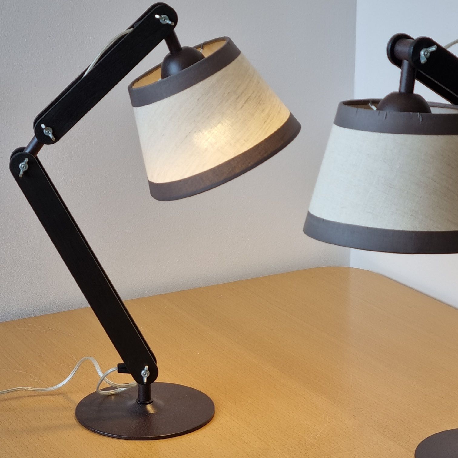 Dwie lampki biurkowe/nocne regulowane, drewniane, żarówki LED gratis