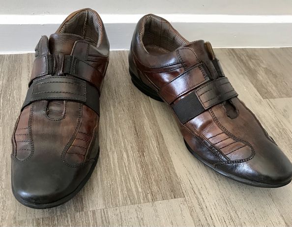 Sapatos de pele castanha (Bacco Bucci, tamanho 45)