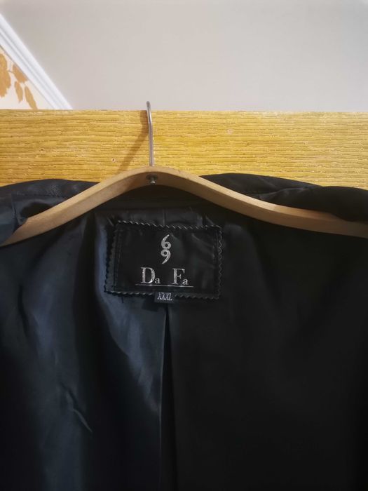 Педжак кожаный чёрный.