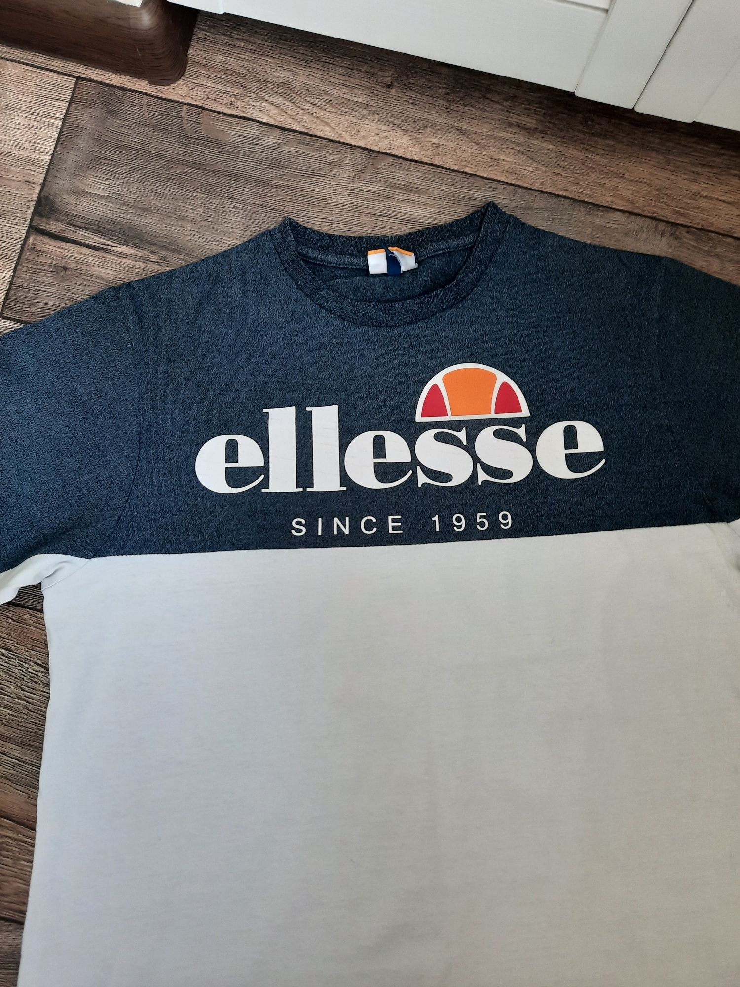 Продам футболку ellesse