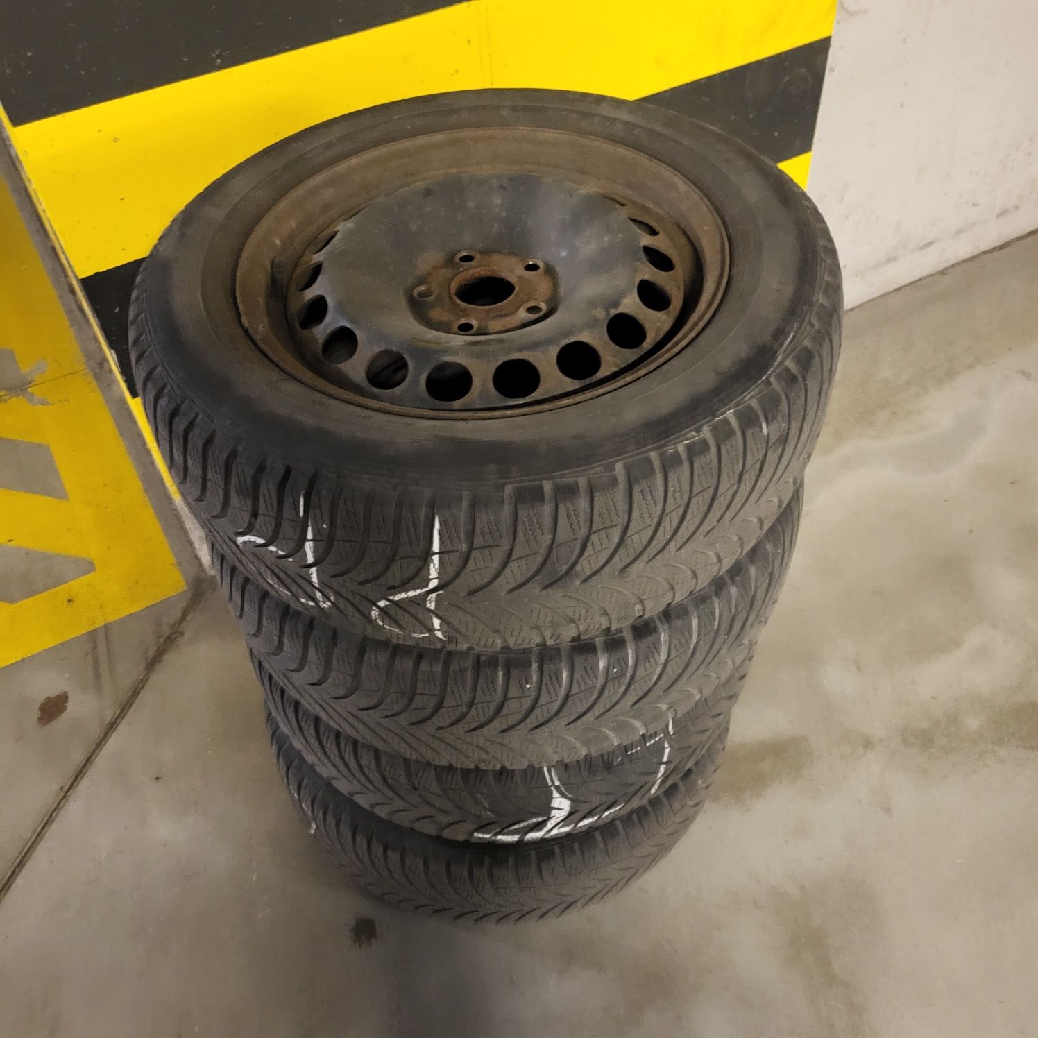 Felgi stalowe 4 szt plus opony zimowe Passat B7 205/55R16