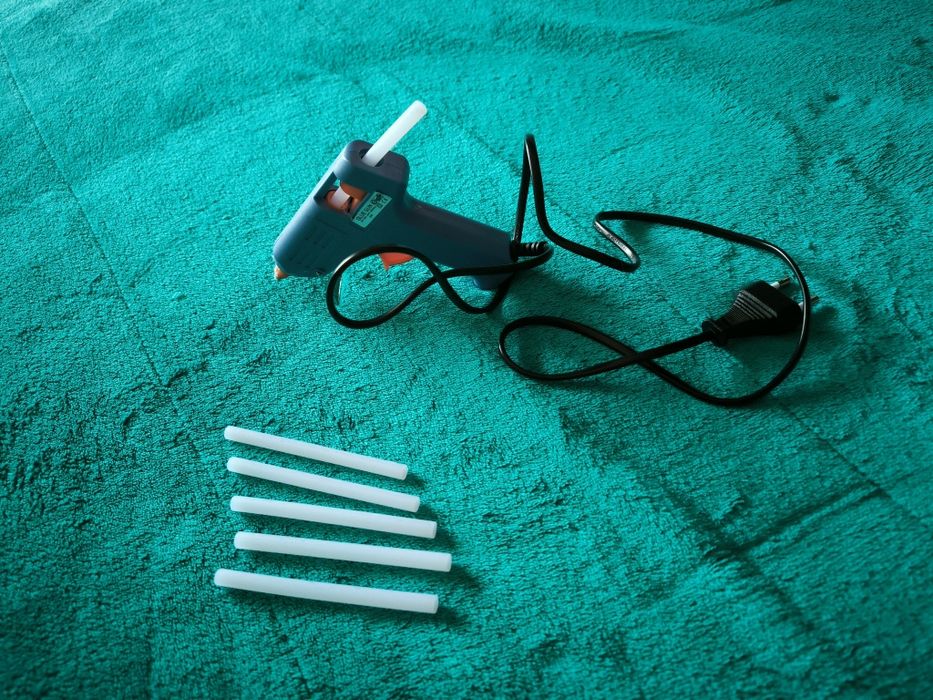 Maquina de cola quente + 6 recargas