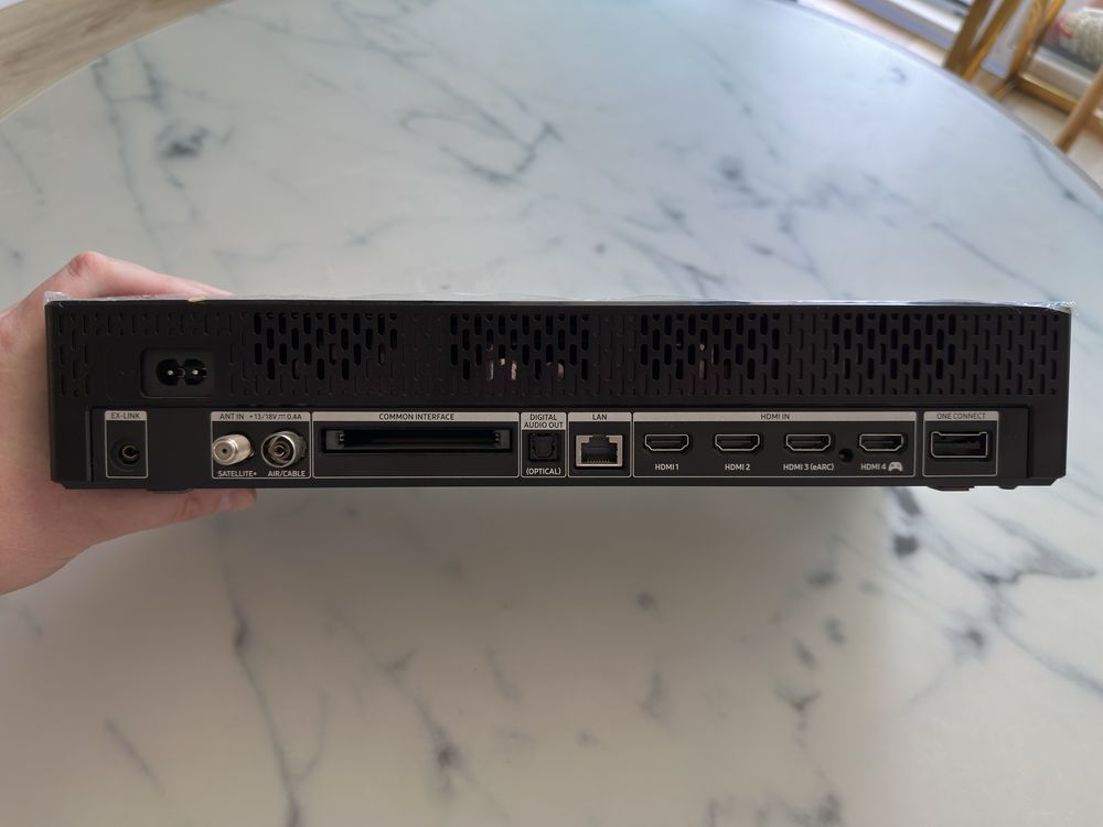 Samsung One Connect + zestaw montażowy uchwyt TV theFrame