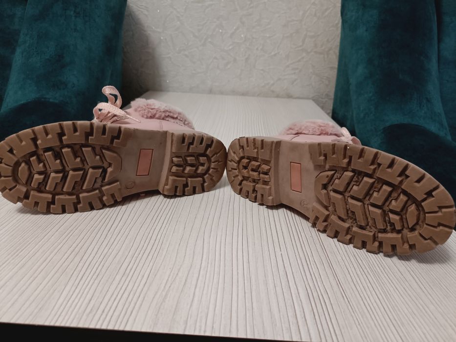 Зимове дитяче взуття для дівчаток