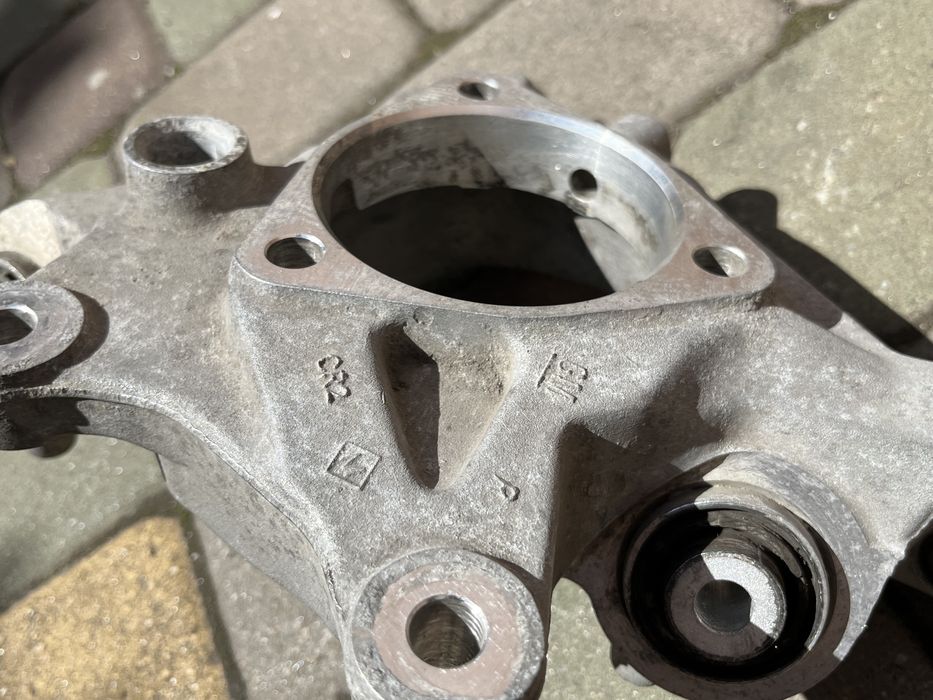 Продам задні кулаки Cadillac ATS 2016