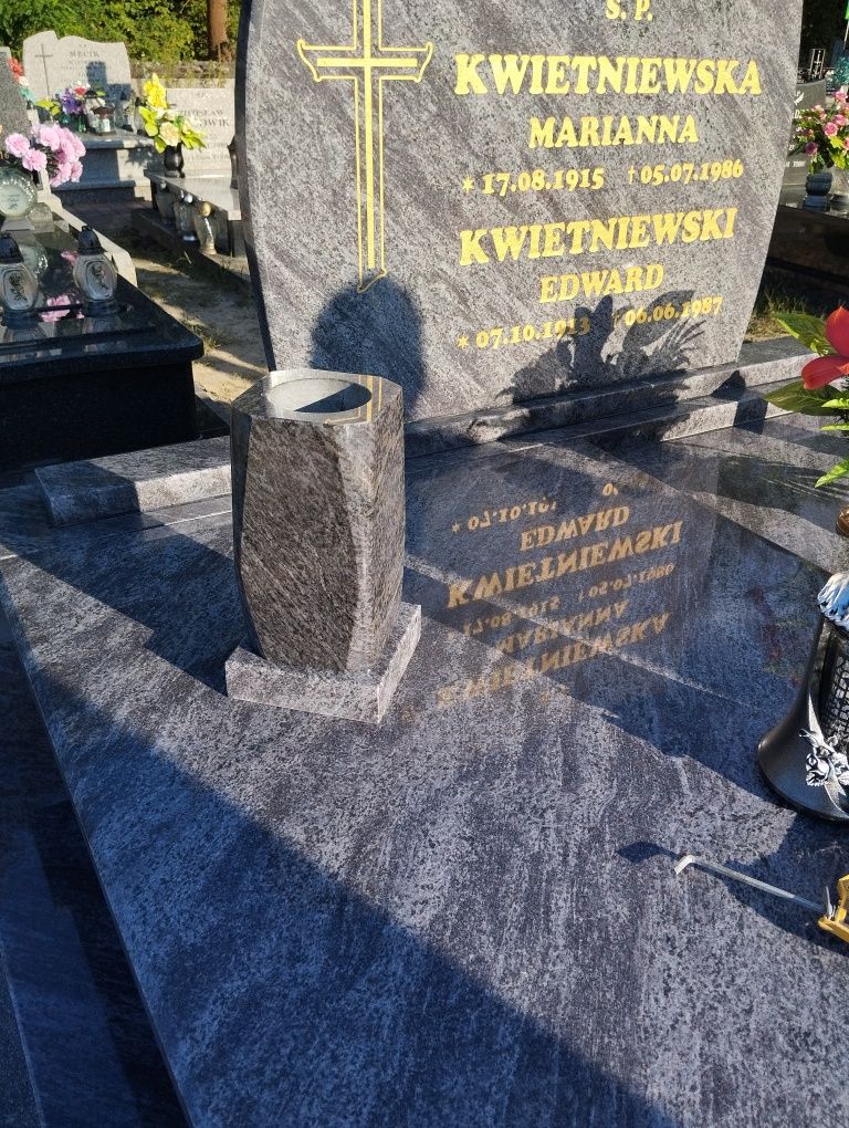 Wazon granitowy nagrobny