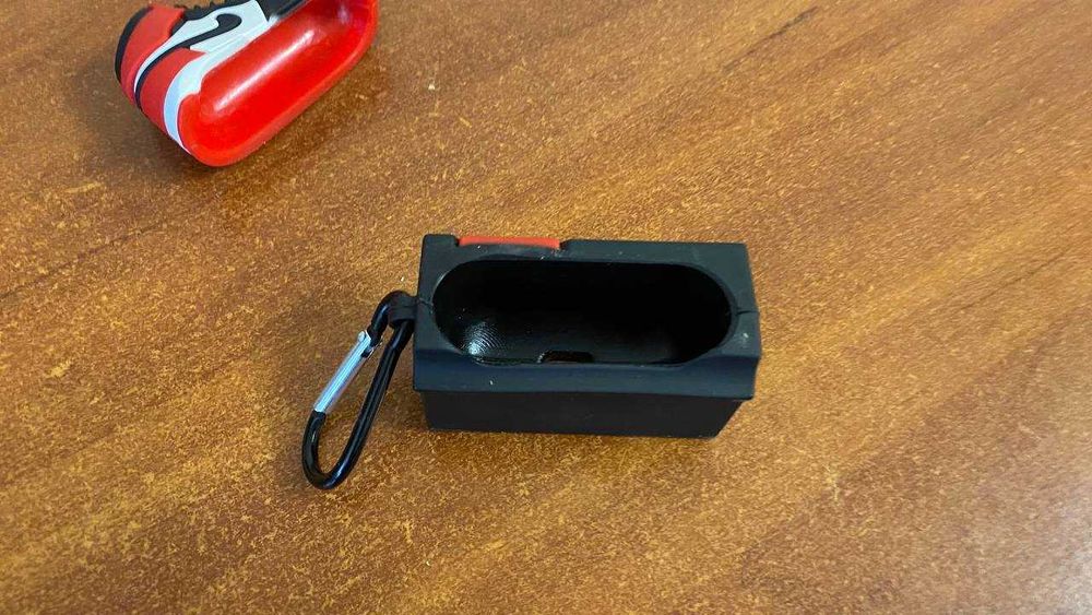 Новий чохол для навушників AirPods Pro 2