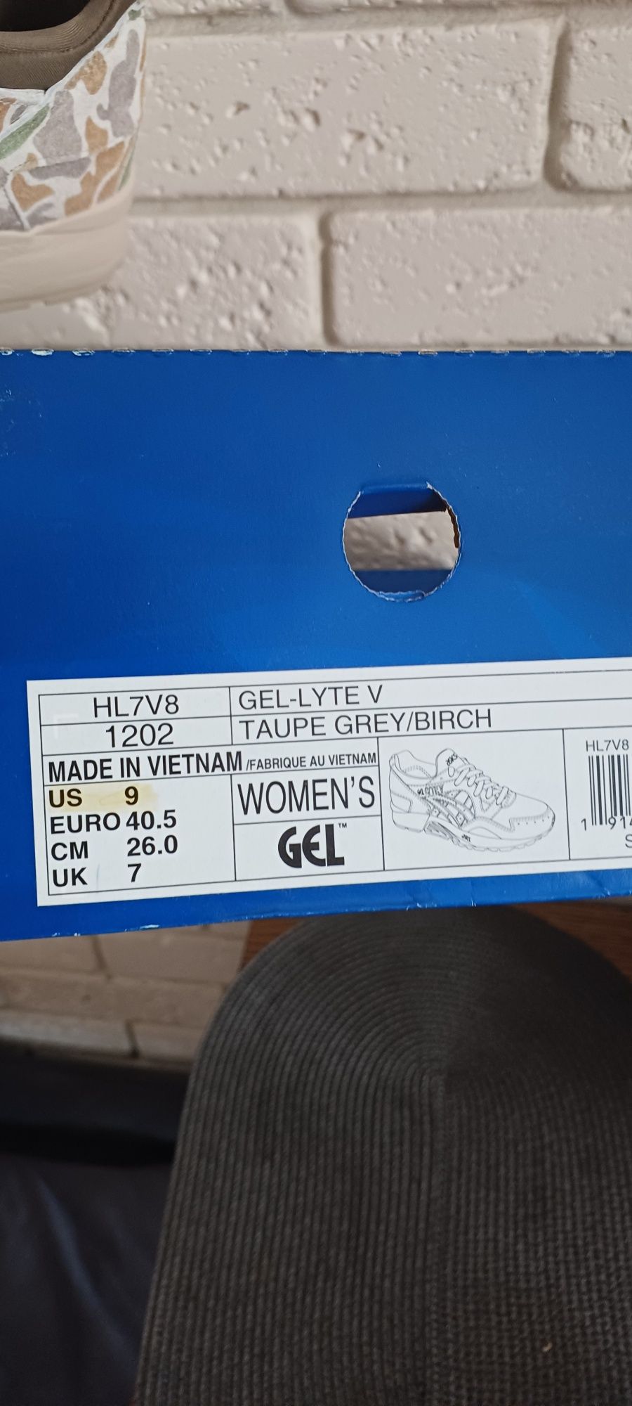 Кожаные стильные кроссовки,бренда Asics, оригинал.