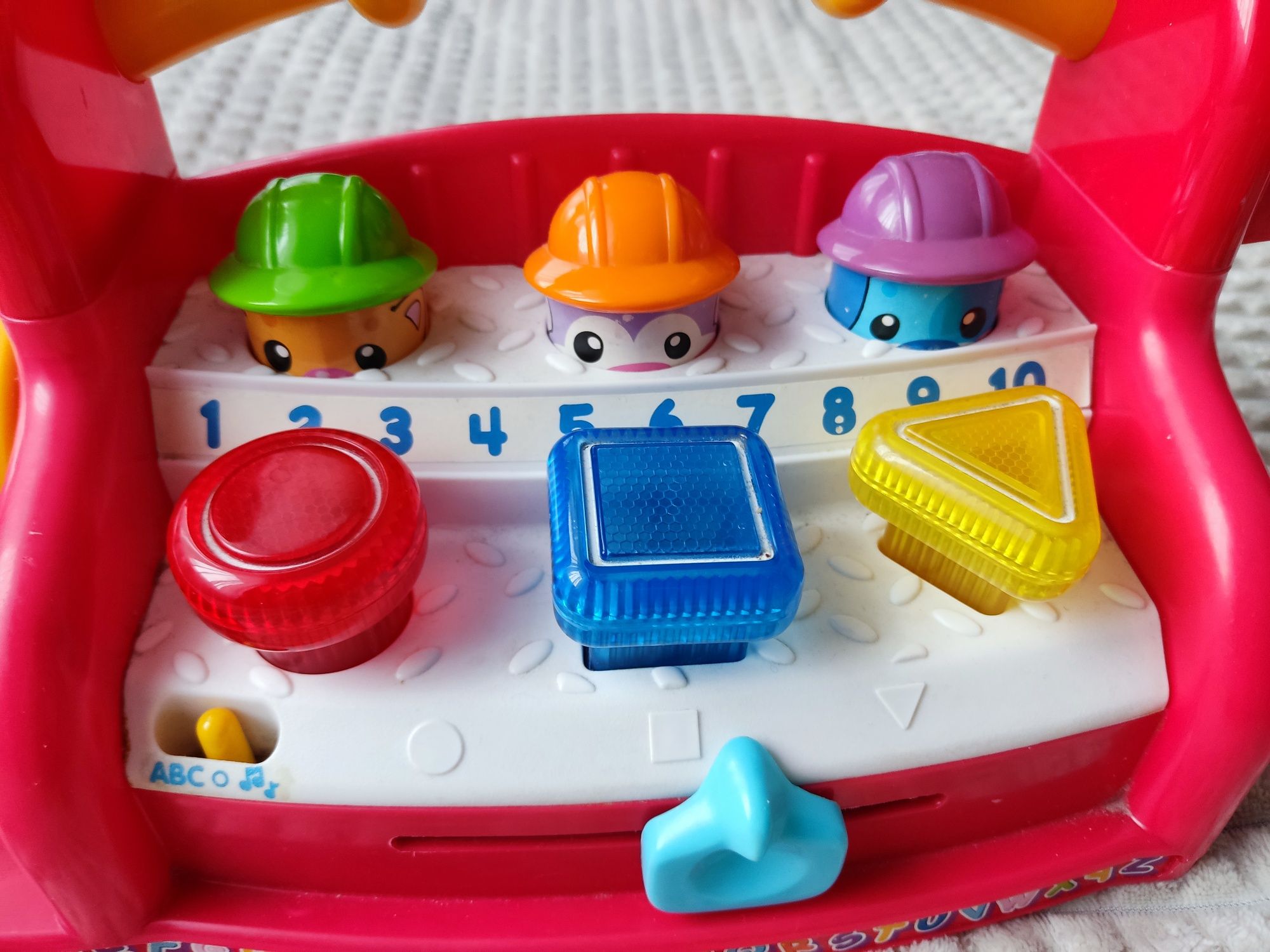 Warsztat Fisher Price wyskakujące ludziki wersja w języku polskim