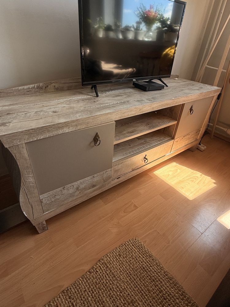 Szara Komoda rtv