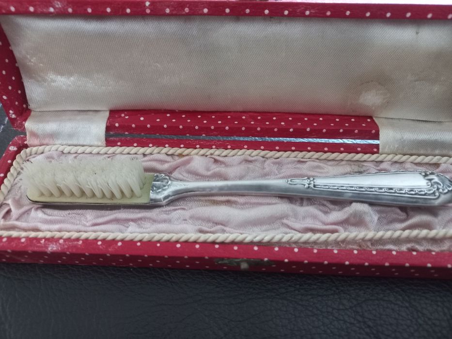 Escova de prata com estojo