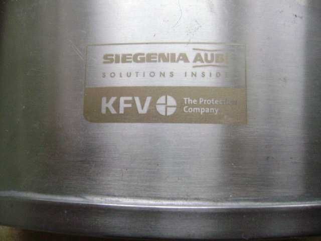 Starocie z PRL - Piersiówka angielska duża 7 OZ. + 3 kieliszki mini