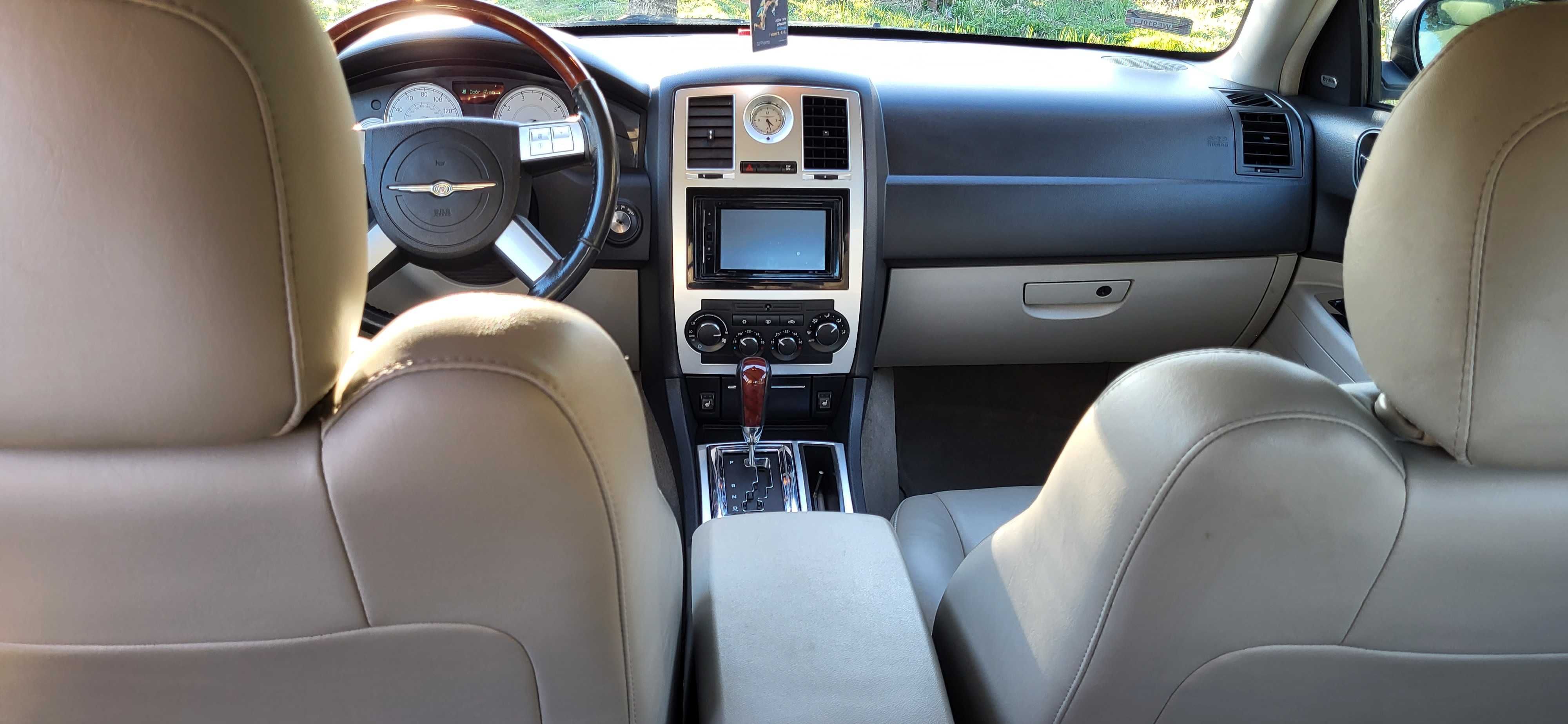 Chrysler 300c 2008r poj silnika 5.7 hemi benzyna plus gaz. 59tys km