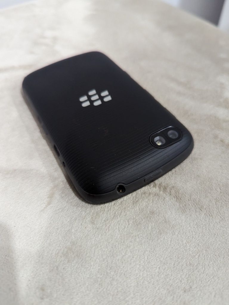 Blackberry 9720 опис
