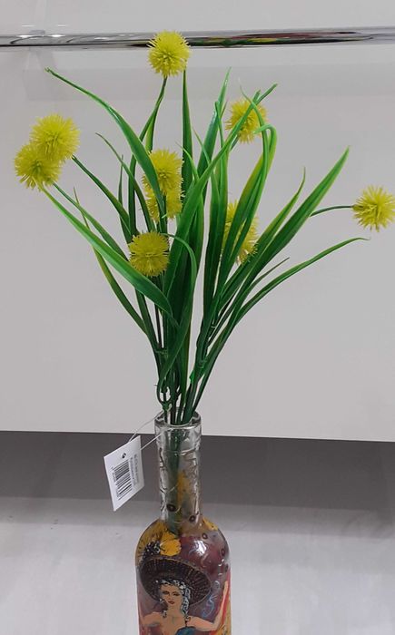 Mały bukiet trawa z kulkami